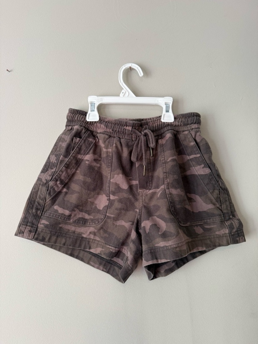 Athleta Camo Drawstring Waist Farallon Shorts
